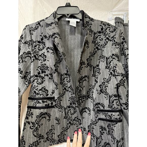 Sag Harbor Women's Gray Pin Stripe Paisley Long Sleeve Pant Suit Set Sz 8 - Picture 3 of 9